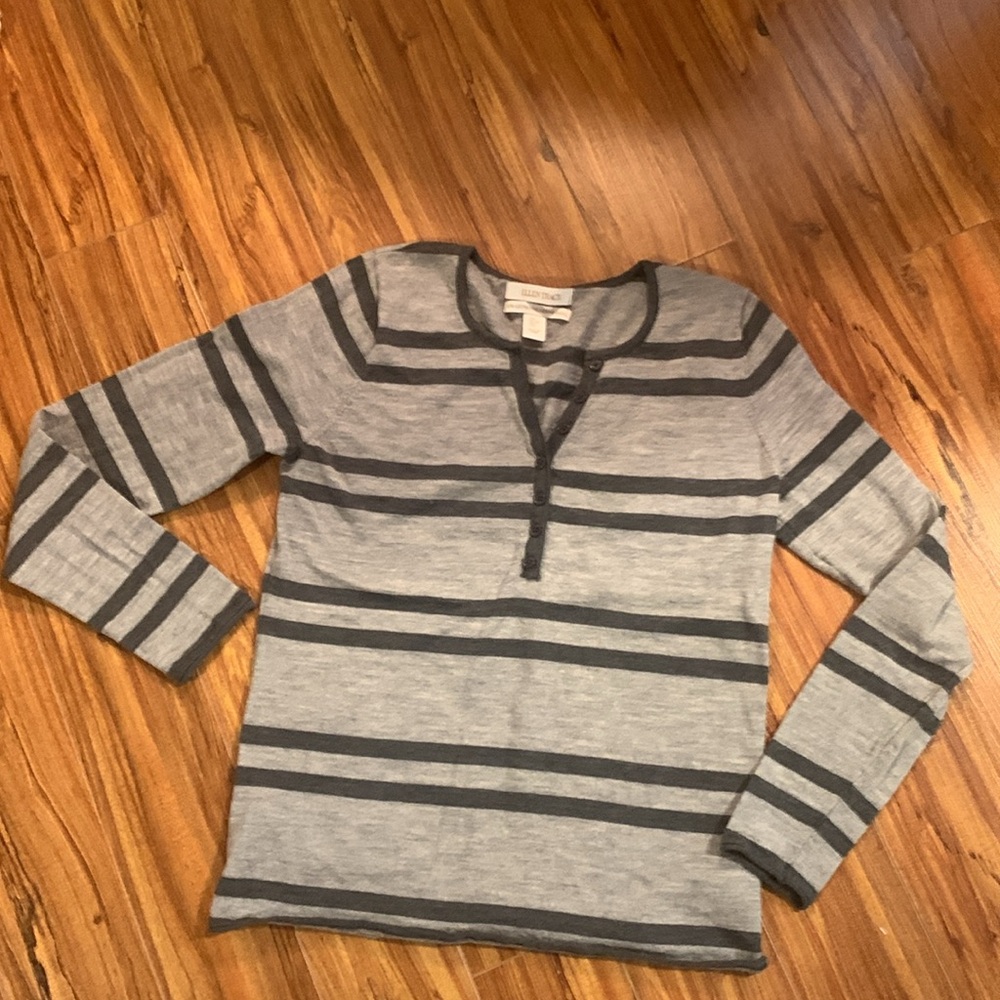 Ellen Tracy Gray 100% Extra Fine Merino Wool Top / Sweater Size Large